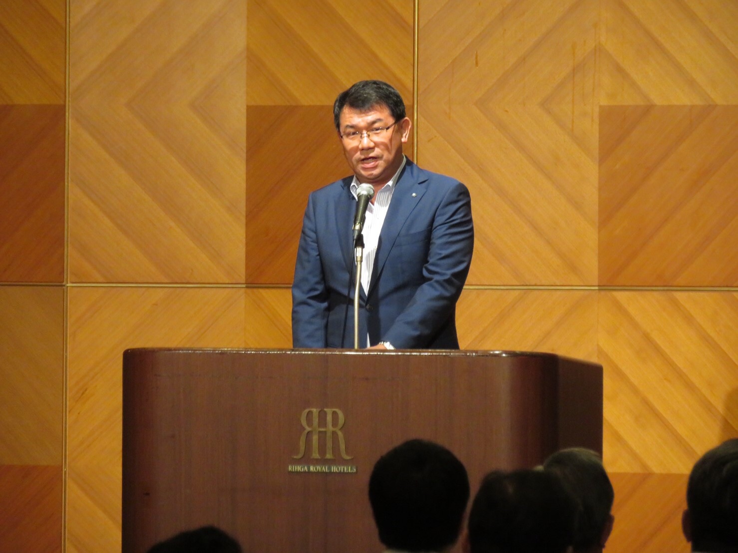 EF820E4D-CA3F-4109-9438-588DD2531D0A