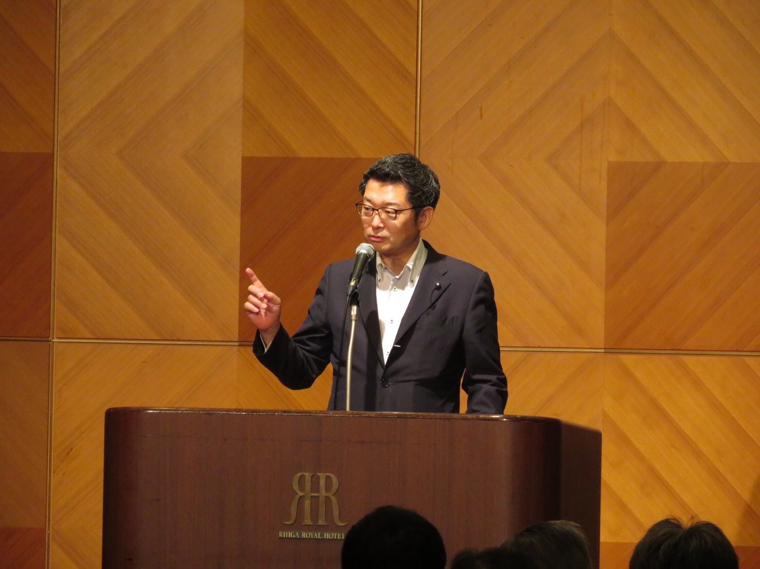 E6B8D7E5-9E46-408F-BA74-11233D2CD2B2