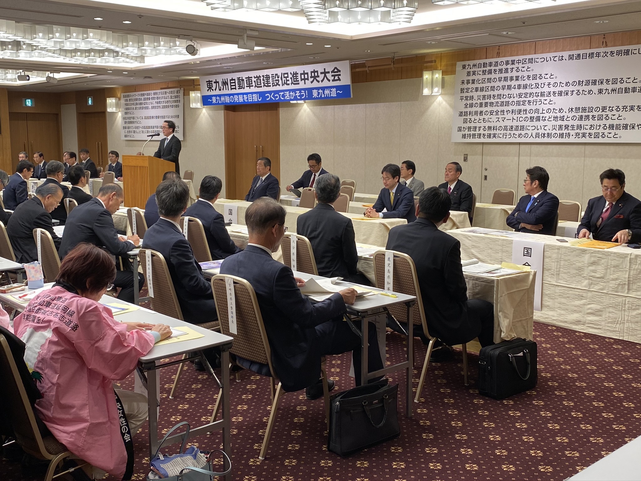 ACEC7D66-CC1B-44EB-AFB1-B374D618E053