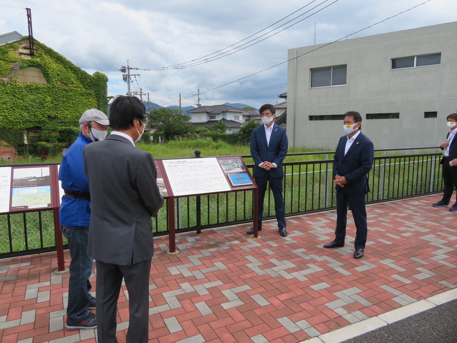 F97F04C4-B8ED-4E4C-B54B-43DAF270BF6C