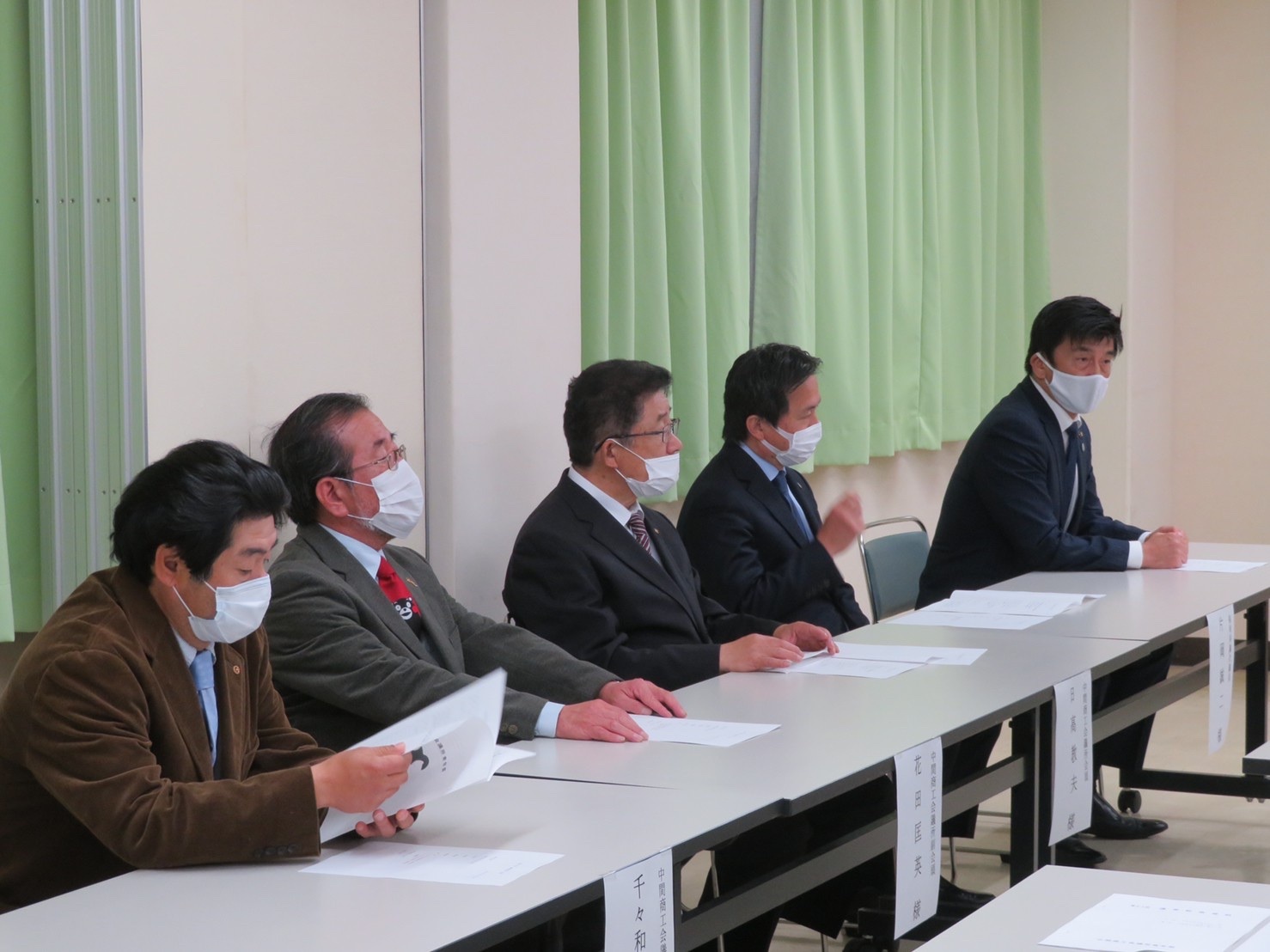 FD6E0F9F-B475-4F9D-8BB0-A8744EB86E09