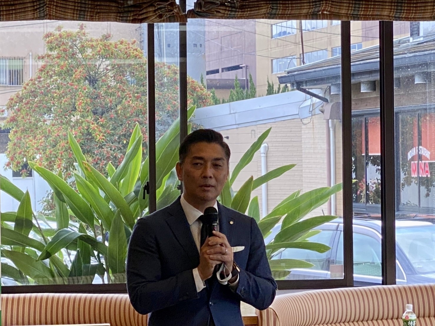 38411753-2D7E-4B85-AFA6-9549538E4AEF