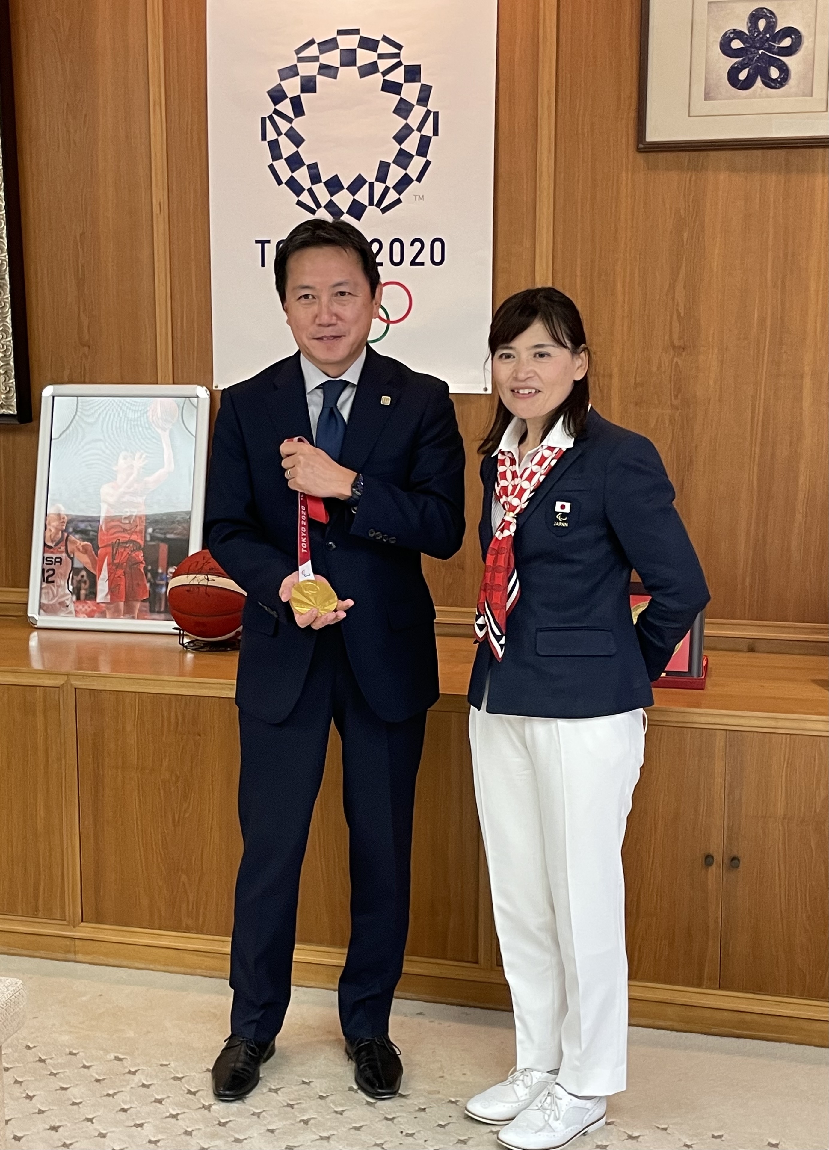 93D528DC-65AF-4A7B-84FC-8AFFCAF6977B