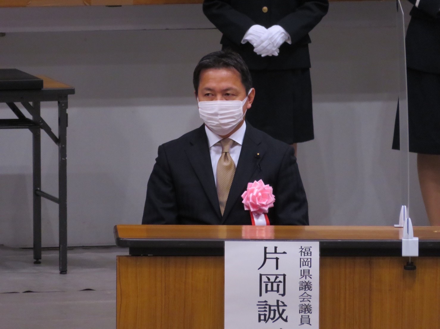 8FC86900-F9B7-4822-A48A-E558C18AC98A