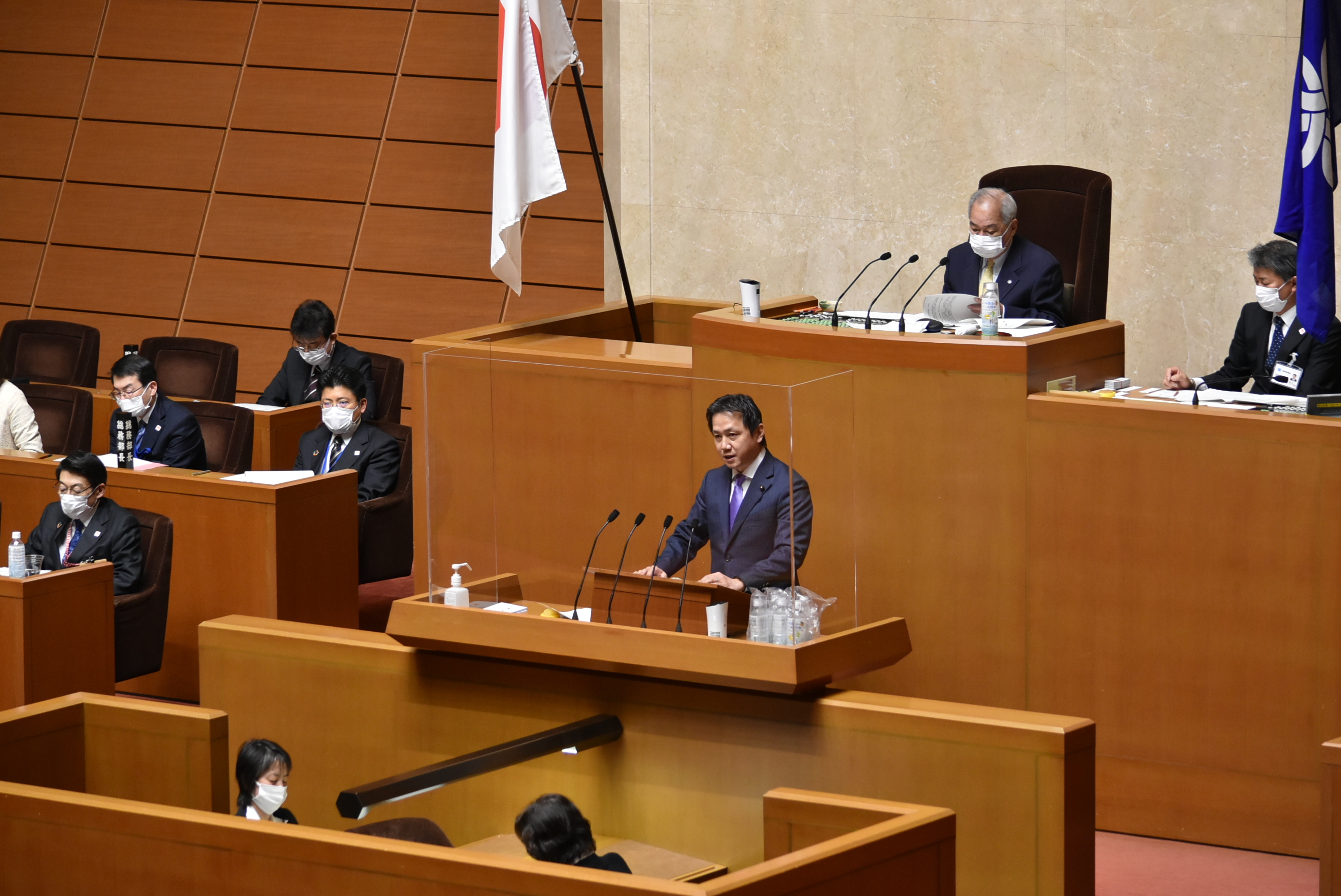 3685BA95-7FDE-4C20-9352-90DA4D7EF884