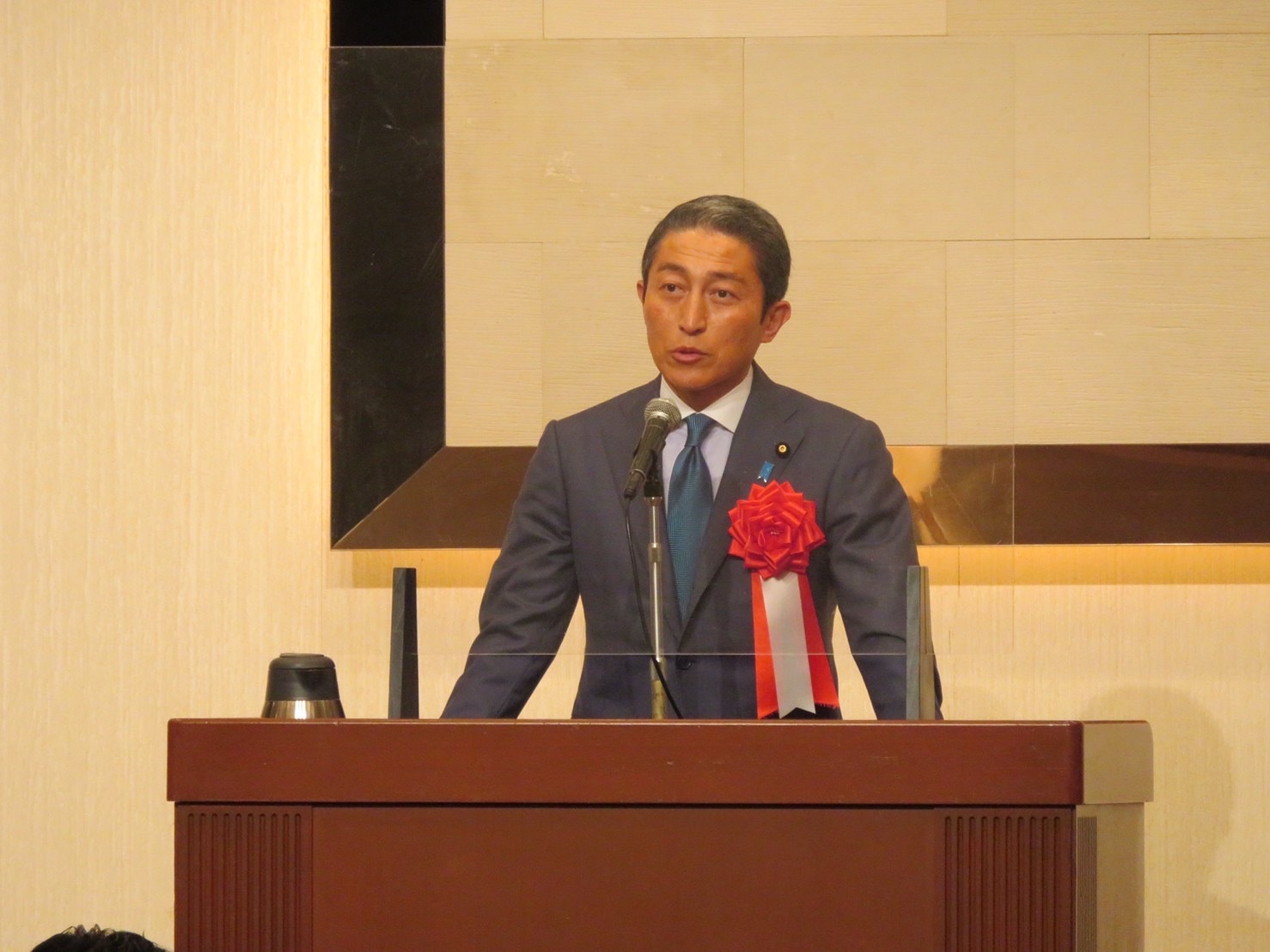 0DDA4AA0-391A-4D51-85FC-54A8A866677F