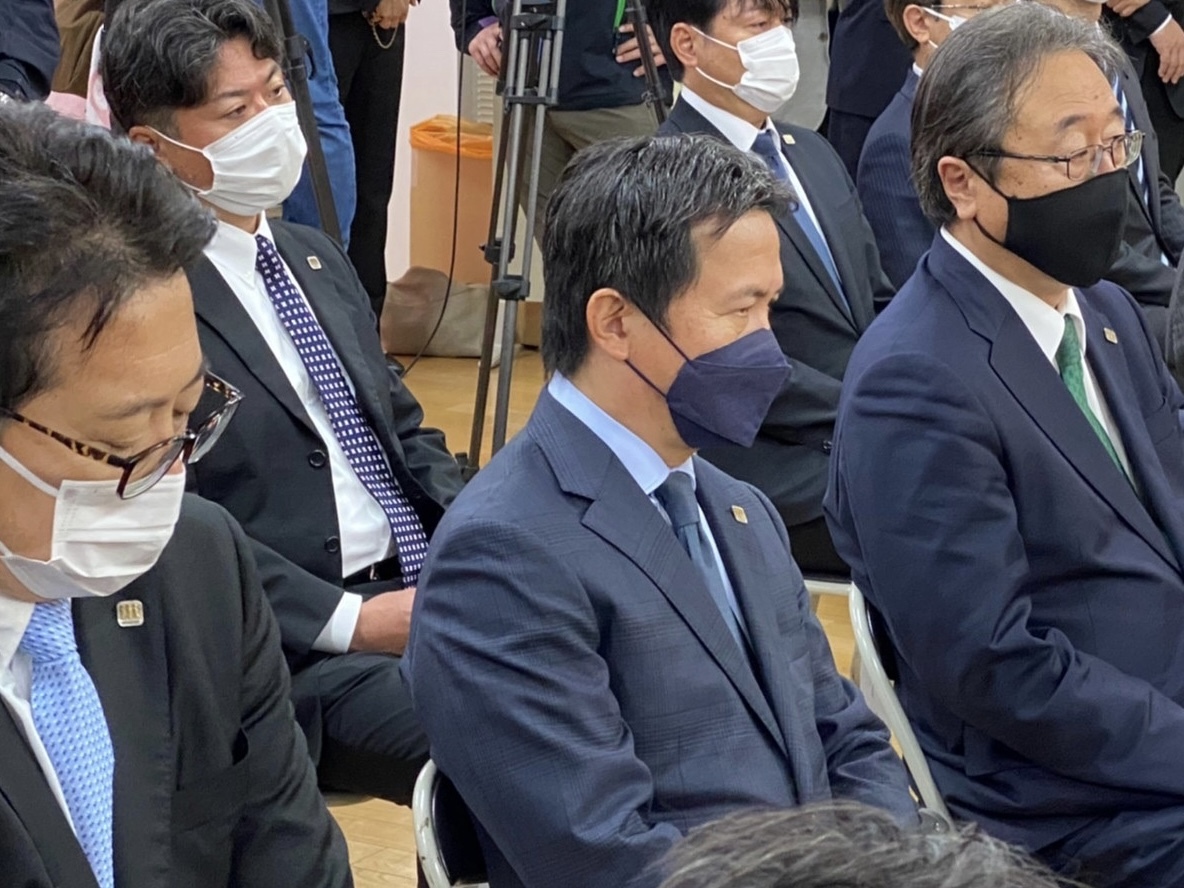 F2EC31DC-0B0D-4E87-AAEF-1C455B9A6ED4