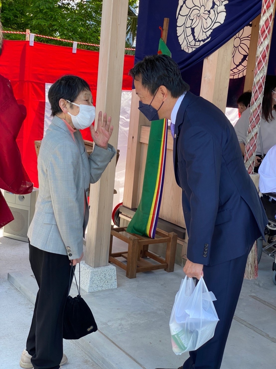 AFF48AF3-96B6-44C3-B26B-98352599B28C