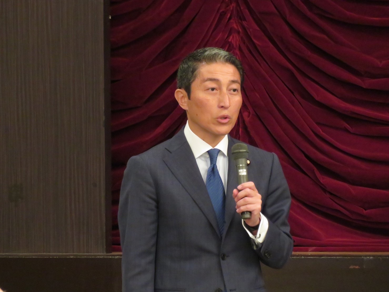 DEB67A8A-0B76-467A-B54E-62D1568BB53B