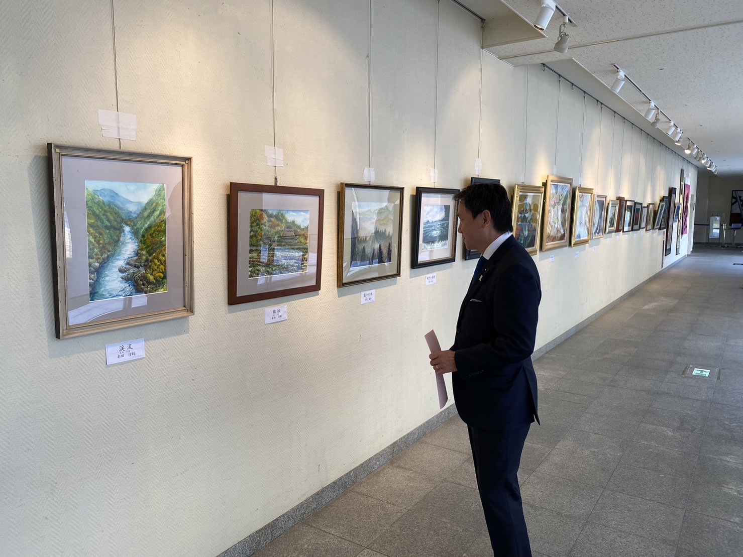 24F8D8F0-0A50-4D3B-BBA8-E0FF2734223E