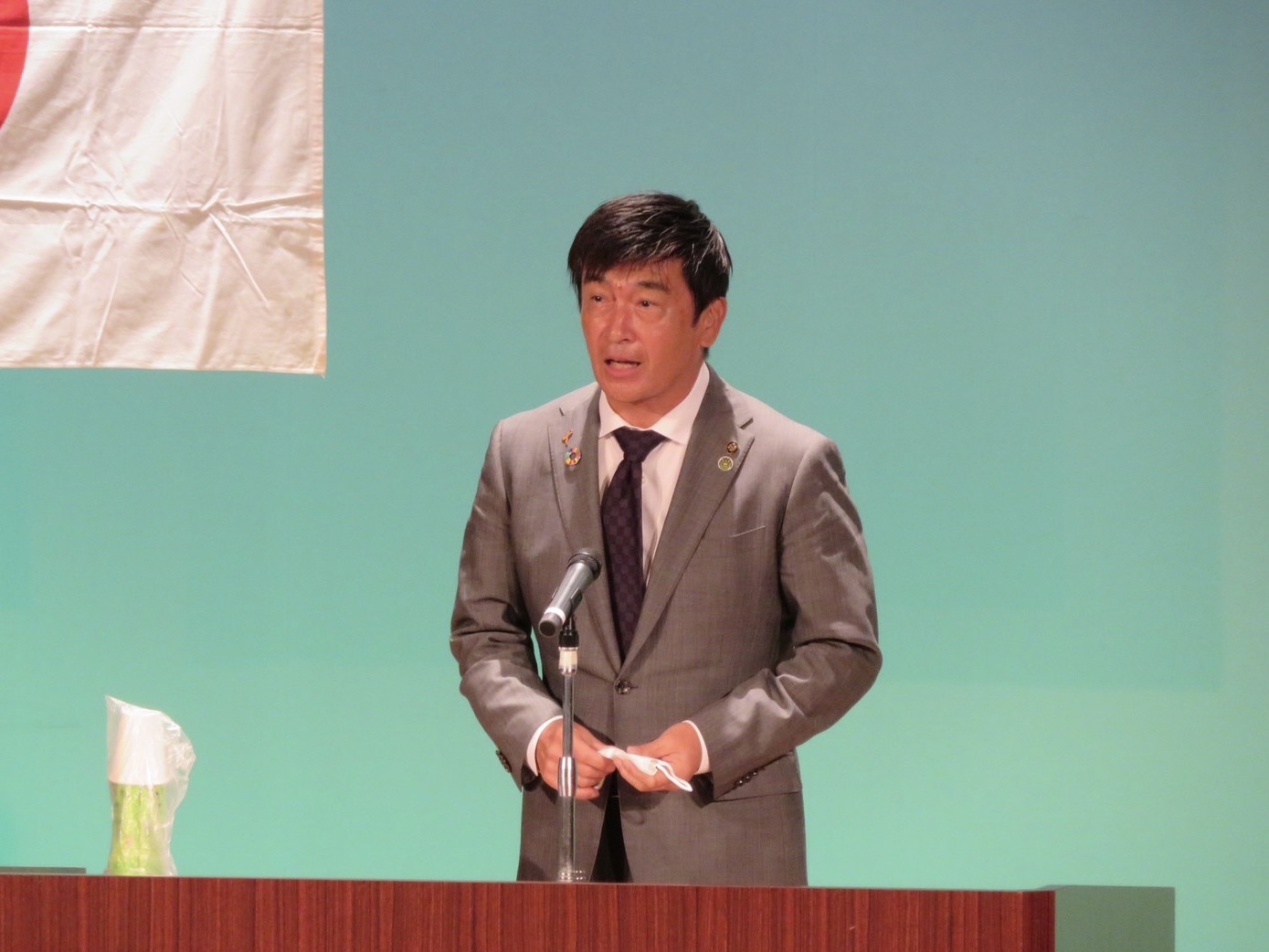 83BF5FE6-9157-4EB0-BE5F-FD1A0F5DFAD6