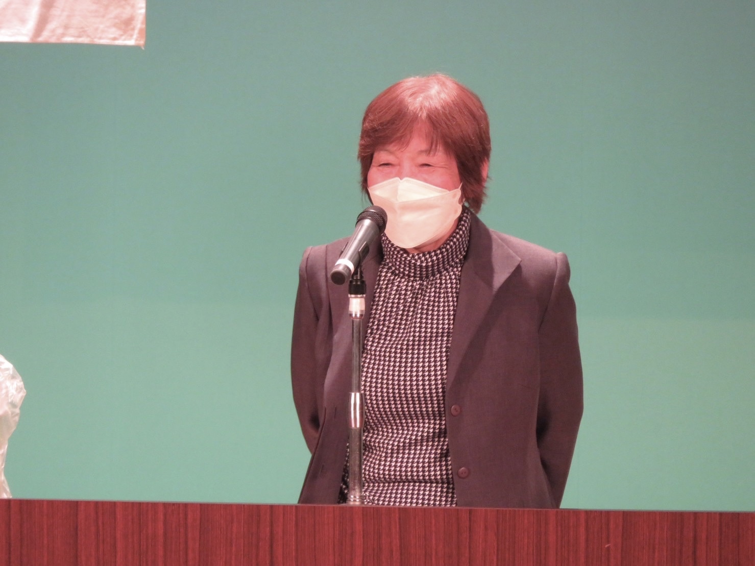 8253DC49-7DF0-4C5C-8DAF-541706101A4A