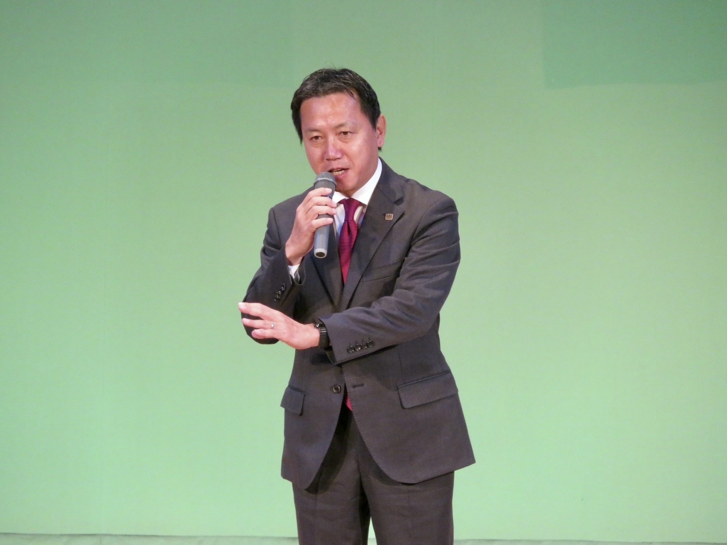 2AE6C976-AB6A-4929-8453-A75A27F3BACE