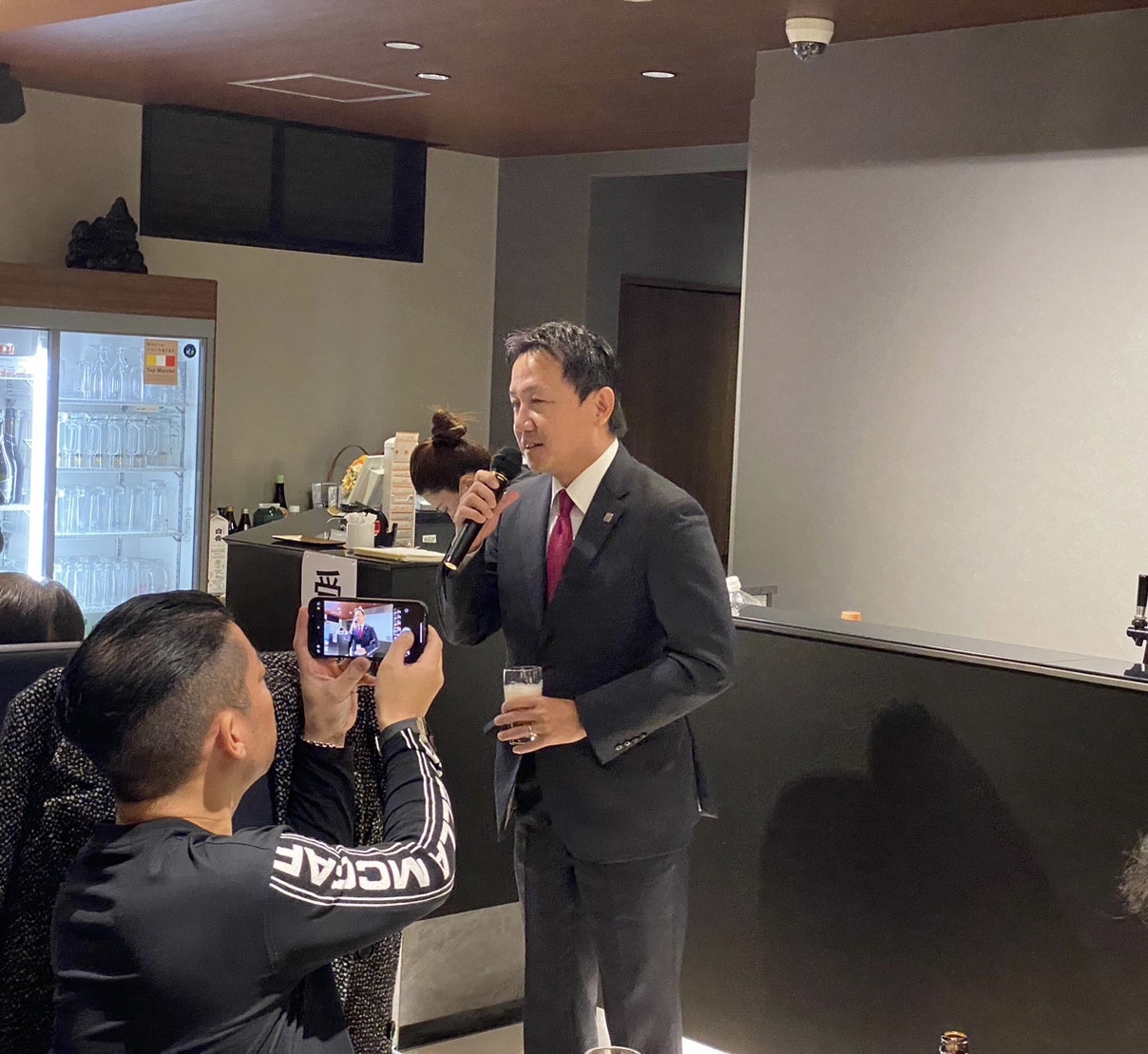 27273006-A7D5-4F7A-87E7-70FBDA432C7F