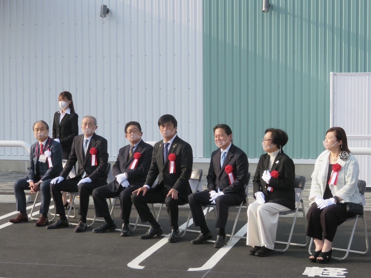 6B3978F7-41EF-417E-BB9D-90304E5A5D0C